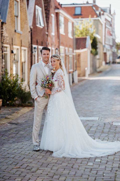 onze_bruiden_Lobke&Willem_bruid_en_bubbels-leeuwarden