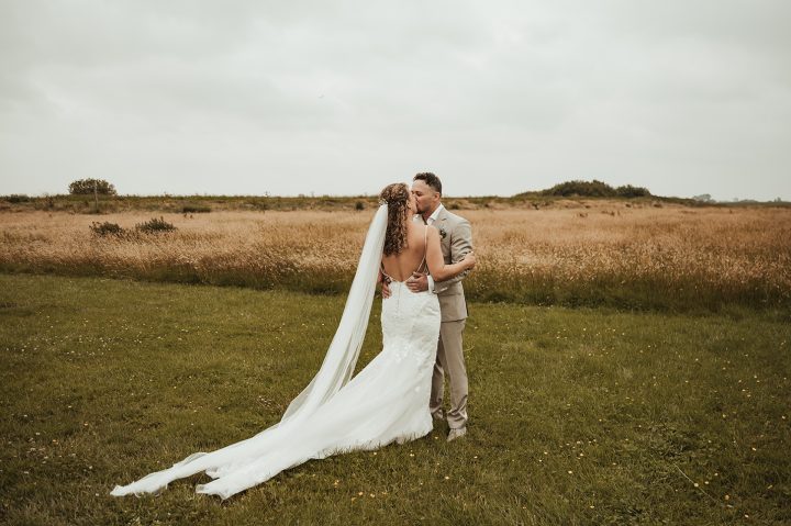 Bruid_en_bubbels_Leeuwarden_bruidsparen_Leoniefalckfotografie(69of388)
